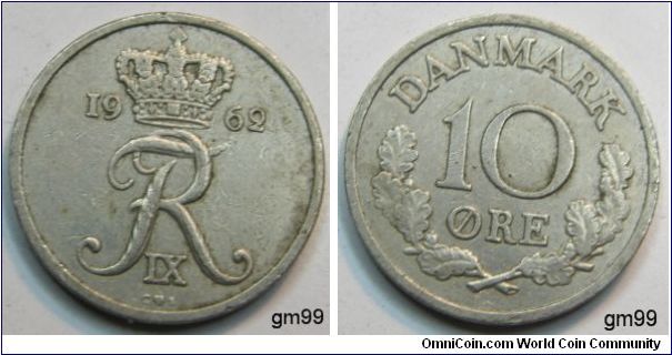 10 Ore (Copper-Nickel) Overse; Crowned monogram, Mintmasters initial: C, Moneyers initial: S,
date 1962 R IX (Monogram)
Reverse; Wreath either side of value,
DANMARK 10 ORE