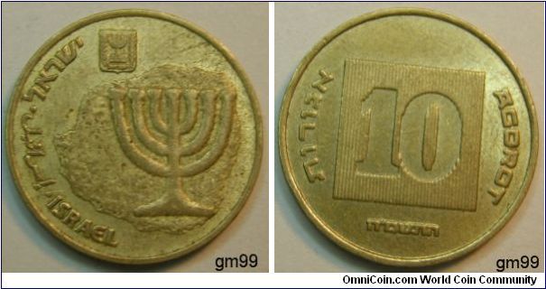 10 Agorot (Aluminum Bronze) : 1985-
Obverse; Menorah infront of rock, second Menorah within wreath on shield above,
ISRAEL (in Arabic, Hebrew, and English)
Reverse; 10 in square of lines,
10 AGOROT (Hebrew and English)