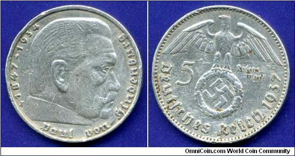 5 Reichsmark.
Hindenburg.
The Third Reich.
(J) Hamburg mint.
Mintage 2,191,000 units.


Ag900f. 13,8gr.