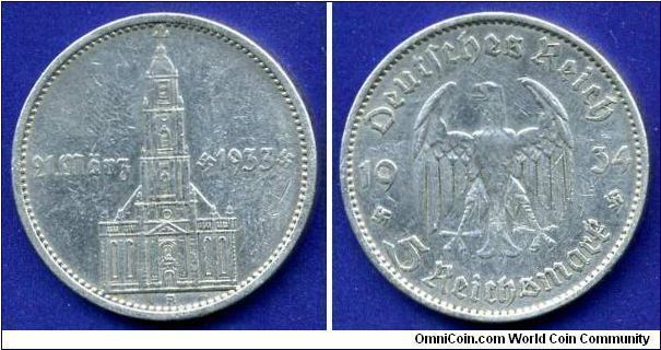 5 Reichsmark.
'Red church'.
The Third Reich.
'A'- Berlin mint.
Mintage 2,168,000 units.


Ag900f. 13,8gr.