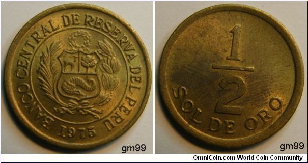 Obverse showing the coat of arms of Peru.
Reverse:1/2Sol De Oro- Brass