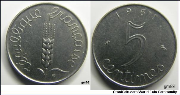 5 Centimes (Chrome-Steel) : 
Obverse; Legend in script around single vertical grain ear,
 REPUBLIQUE FRANCAISE
Reverse; Large 5 with date 1961 above and CENTIMES in script below
5 CENTIMES
