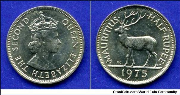 1/2 Rupee.
Elizabeth II.
Mintage 4,160,000 units.


Cu-Ni.