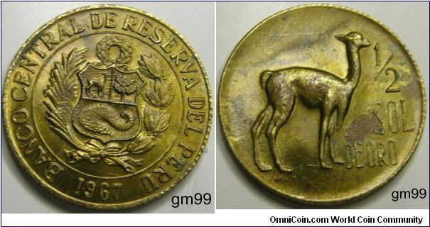 1/2 Sol Deoro,Obverse: Wreath over arms with stalks on either side,
BANCO CENTRAL DE RESERVA DEL PERU date