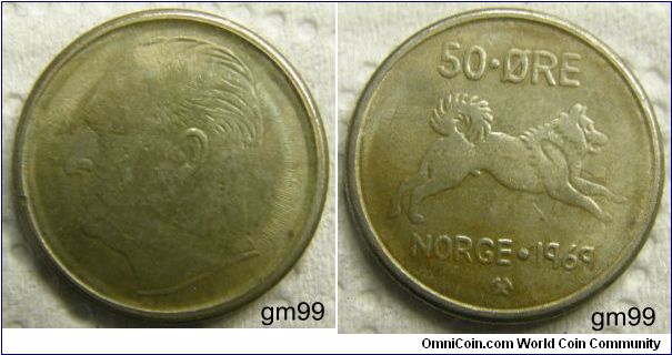 50 Ore (Copper-Nickel) : 1958-1973
OBVERSE: Bare head of Olav V left,
No Legend
REVERSE: Wolf jumping right,
50 ORE NORGE date