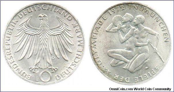 1972 10 Mark - Munich Olympics - Athletes kneeling.
