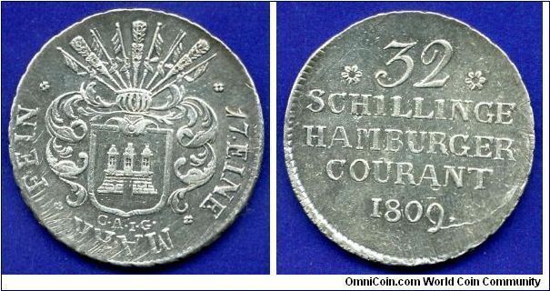32 schillinge (2/3 Thaler).
Free Hansastadt Hamburg.
'C.A.I.G' - mintmaster C.A.J. Ginguembre 1805-13.
Mintage 390,000 units.


Ag968f. 14,17gr.