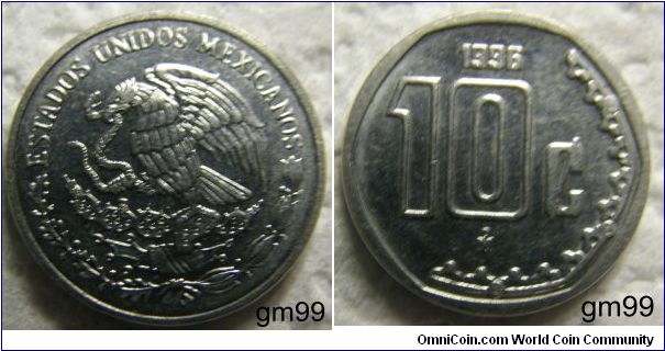 10 Centavos (Stainless Steel) : 1992-
Obverse: Eagle standing left on cactus, snake in beak,
ESTADOS UNIDOS MEXICANOS
Reverse; Value to left of gear-chain on right edge of coin,
date 10 C Mo