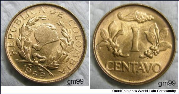 Repunched date on the 9 and 1.
1 Centavo (Copper Clad Steel) : 1967-1978
Obverse: Liberty cap within wreath,
 REPUBLICA DE COLOMBIA date
Reverse: Cornucopiae over value, sprigs with berries left and right,
1 CENTAVO