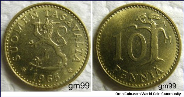 10 Pennia (Aluminum-Bronze) : 1963-1982
Obverse: Rampant lion left holding sword and standing on saber,
SUOMEN TASAVALTA date
Reverse: Value to left of tree,
 10 PENNIA