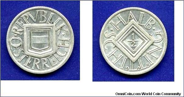 1/2 Shilling.
Austrian republic.
Mintage 18,370,000 units.


Ag640f. 3,0gr.