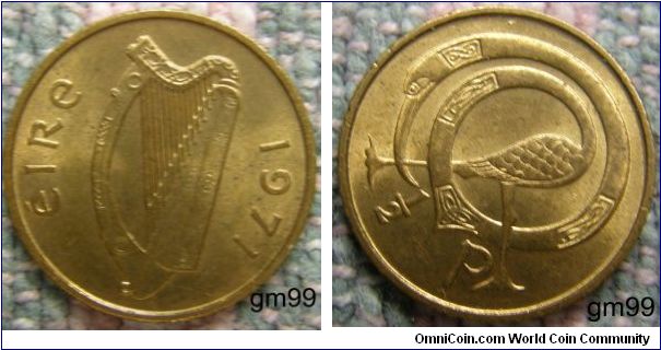 Halfpenny (Bronze) : 1971-1986
Obverse; Legend to left and right of harp,
 EIRE date
Reverse; Ornamental bird adapted from manuscript MS.213 in the Cathedral Library,
 1/2 P