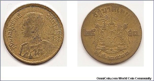 25 Satang
Y#80 
2.5000 g., Aluminum-Bronze, 20.5 mm. Ruler: Rama IX Obv: Smaller head, 3 medals on uniform Rev: Mantled arms Edge: Reeded