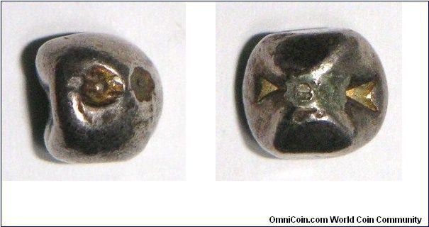 Rare. Bullet Coinage, The Kingdom of Siam, Rama I (Phra Buddha Yodfa Chulalok) 1782 - 1809, Salu'ng (1/4 Baht), ND (1782), Tri (The trident, the symbol of the Hindu God, Siva, Used as the first mark of Rama I). Silver, 3.6000 g. VF.