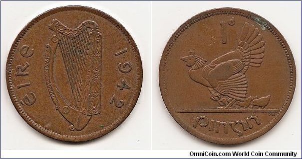 1 Penny
KM#11
9.4500 g., Bronze, 30.9 mm. Obv: Irish harp Obv. Leg.: EIRE
(Ireland) Rev: Hen with chicks Edge: Plain Note: Varieties exist.