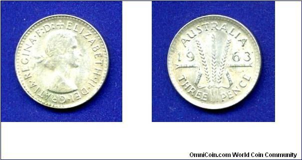 3 pence.
Elizabeth II Dei.Gratia.Regina.F:D:+.
Mintage 44,016,000 units.


Ag500f. 1,41gr.