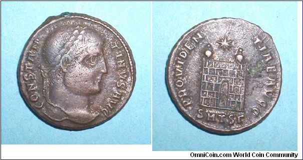 Constantine the Great AE3. 326-328 AD. CONSTANTINVS AVG, laureate head right / PROVIDENTIAE AVGG, campgate with a star above and one door,  SMTSGamma in ex. Thessalonica mint. mm 18,8 grs 3