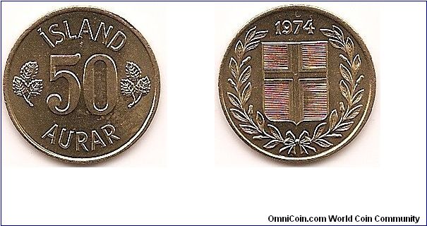 50 Aurar
KM#17
2.4000 g., Nickel-Brass, 19.04 mm. Obv: Leaves flank denomination Rev: Arms within wreath Edge: Reeded