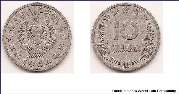 10 Qindarka
KM#40
1.0900 g., Aluminum, 17.95 mm. Obv: National Arms, date below Rev: Five stars across top, value at center between wheat