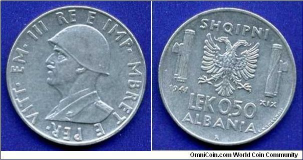 0,50 Lek.
Vittorio Emanuel III (1900-1946).
Italian protectorate.
(R) Roma mint.
Mintage 500,000 units.


Rafting Akmonital.