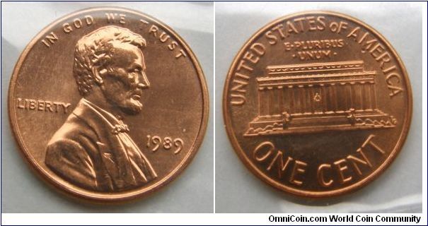 Lincoln One Cent.Metal content:
Pure Copper plating over:
Zinc - 99.2%
Copper - 0.8%1989P-Mintmark: None (for Philadelphia, PA) below the date. UNITED STATES UNCIRCULATED COIN(MINT) SET.