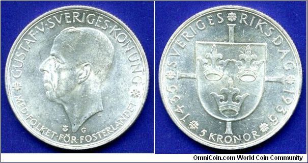 5 Koronor.
500 years of Swedish Riksdag.
Gustav V (1907-1950).
Mintage 663,819 units.


Ag900f. 25gr.