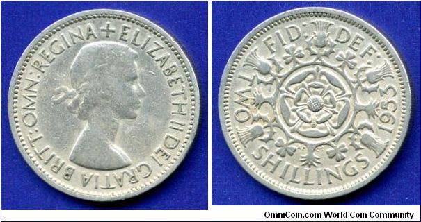 2 shillings.
Elizabeth II Dei Gratia Britt: Omn: Regina+.

1-st issue of coins after the coronation.


Cu-Ni.
