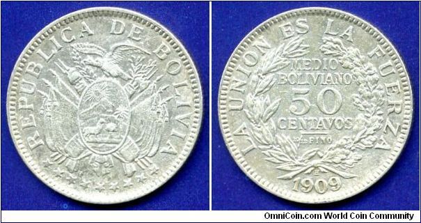 Half Bolivano/50 centavos.
Republica De Bolivia.
'H'-Heaton mint, Birmingham.
Mintage 1,400,000 units.


Ag833f. 10,0gr.