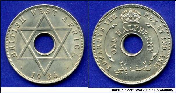 1/2 penny.
Edward VIII (1936).
Without mintmark- Royal Mint, London.
Mintage 14,760,000 units.


Cu-Ni.