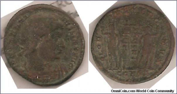 Constantine I 307-337 Two soldiers standing either side of one standard