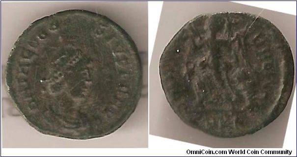 Theodosius I 379-395 Victory advancing left, dragging captive