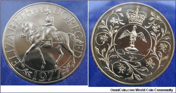 Twenty five pence, was issued to commemorate the Silver Jubilee of the Queen's Coronation in 1952. The obverse shows an equestrian portrait of Her Majesty, recalling the design of the 1953 Coronation Crown. The reverse shows regalia used during British Coronation ceremonies.1977 Mint Set.