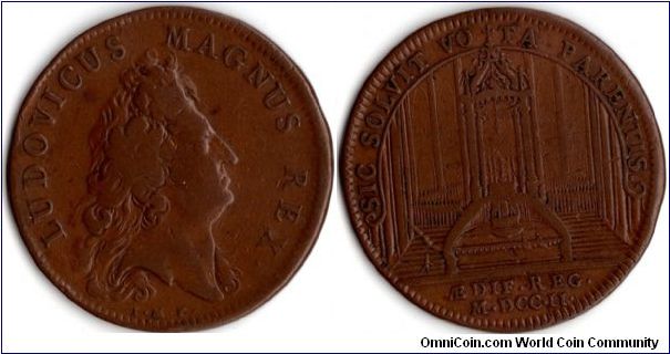1702 copper jeton the reverse of which depicts the main altar of Notre Dame, Paris.