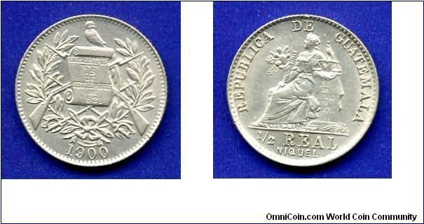 1/2 real (NIQUEL).
Republica de Guatemala.
Mintage 5,348,000 units.


Cu-Ni.