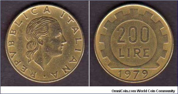 200 Lire__

km# 105__

1977-1995
__
12