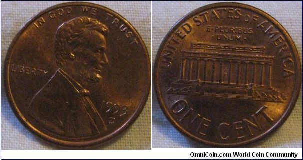 almost uncirculated 1993 D cent, bit of lustre fading on the reverse showing a small ammount of circulation