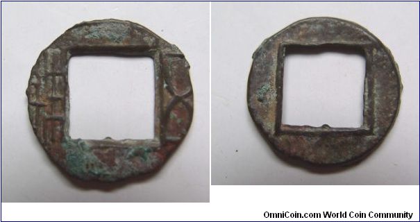 Zhong Zhau 5 Zhu.
Eastern Han dynasty.
19mm Diameter.
weight 1.5g.