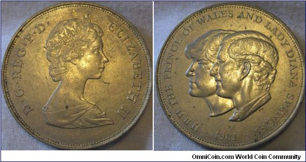 princess diana and charles royal wedding crown from 1981, some lustre loss on obverse, condition EF