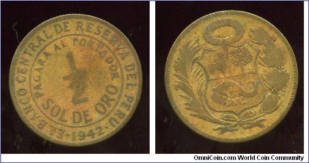1/2 Sol de Ore
Value
Coat of arms within a wreath
Struck Philadephia