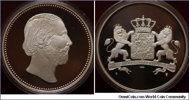Willem III
Replica Medal
Silver 925/1000
25g
38mm
Netherlands

Part of a coin (Gold 10 Guilder) medal set from the Royal Dutch Mint