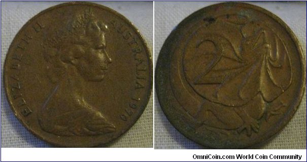 1970 2 cents from australia, good early date in a nice condition, bit of corrosion on reverse