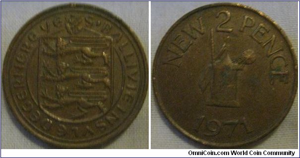 VF+ 2p from 1971, first year of issue, a very nice piece with faint lustre tracea on obverse