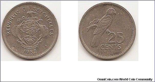 25 Cents
KM#49.1
2.9000 g., Copper-Nickel, 19 mm. Obv: Arms with supporters Rev: Black Parrot and value Edge: Reeded