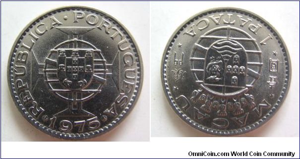 UNC grade 1975 years 1 Dollar.Macau.It has 28.5mm diameter,weight 10.6g
