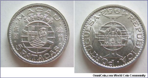 UNC grade 1952 years 5 Dollar .Macau.It has 31mm diameter,weight 15g