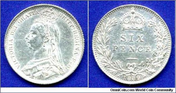 6 pence.
Victoria (1837-1901) Queen.
Jubilee Bust.
Mintage 8,739,000 units.


Ag925f. 3,01gr.