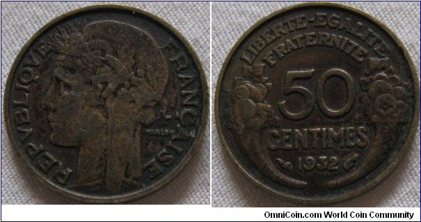1932 50 centimes, small brass coin, showing good circulation life.