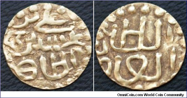 Sultan Husein alias Sultan Ali Riayat Shah (1571-1579AD) 

Gold 1/4 Mas/Dinar

Obv : Ali bin Ala addin Malik Az Zahir  Reverse : Al Sultan Al Adil


type 1(inscription in 3 rows)