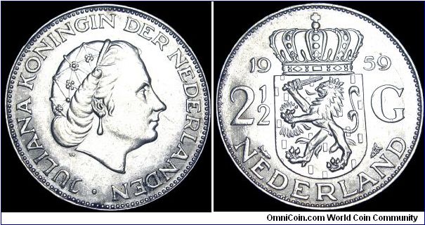 Netherland - 2 1/2 Gulden - 1959 - Weight 15 gr - Silvercoin Ag 0,720 - 0,3472 Troy Ounce - Size 33 mm - Ruler / Juliana - Designer / L.O. Wenchebach - Mintage 7 200 000 - Lettering : GOD*ZIJ*MET*ONS* - Reference KM# 185