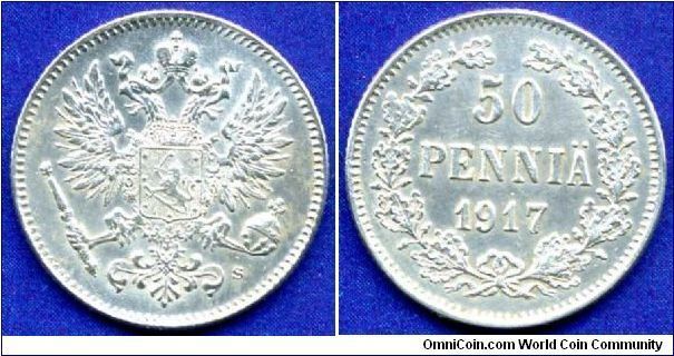 50 pennia.
Nicolaus II (1894-1917).
Grand Duchy of Finland.
Coinage January-February 1917, so as to coin the Imperial Eagle.
Mintage 3,972,000 units.


Ag750f. 2,56gr.